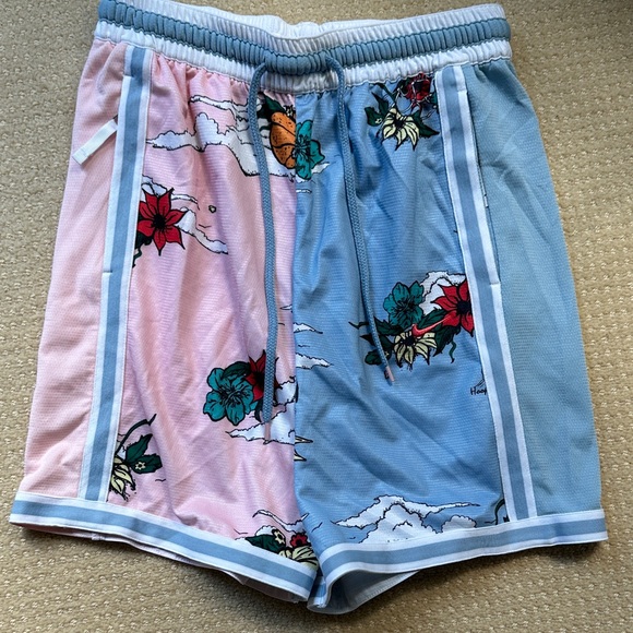 Men's M Nike Sportswear DNA Floral Shorts Pink Blue Basketball Medium NWOT - Picture 1 of 3